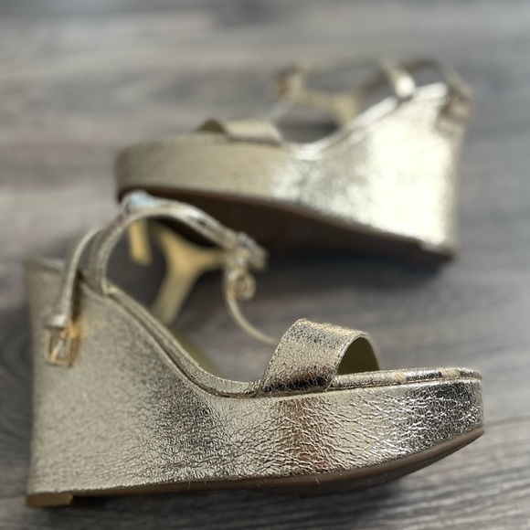 Guess gold platform wedge heels - Picture 7 of 7